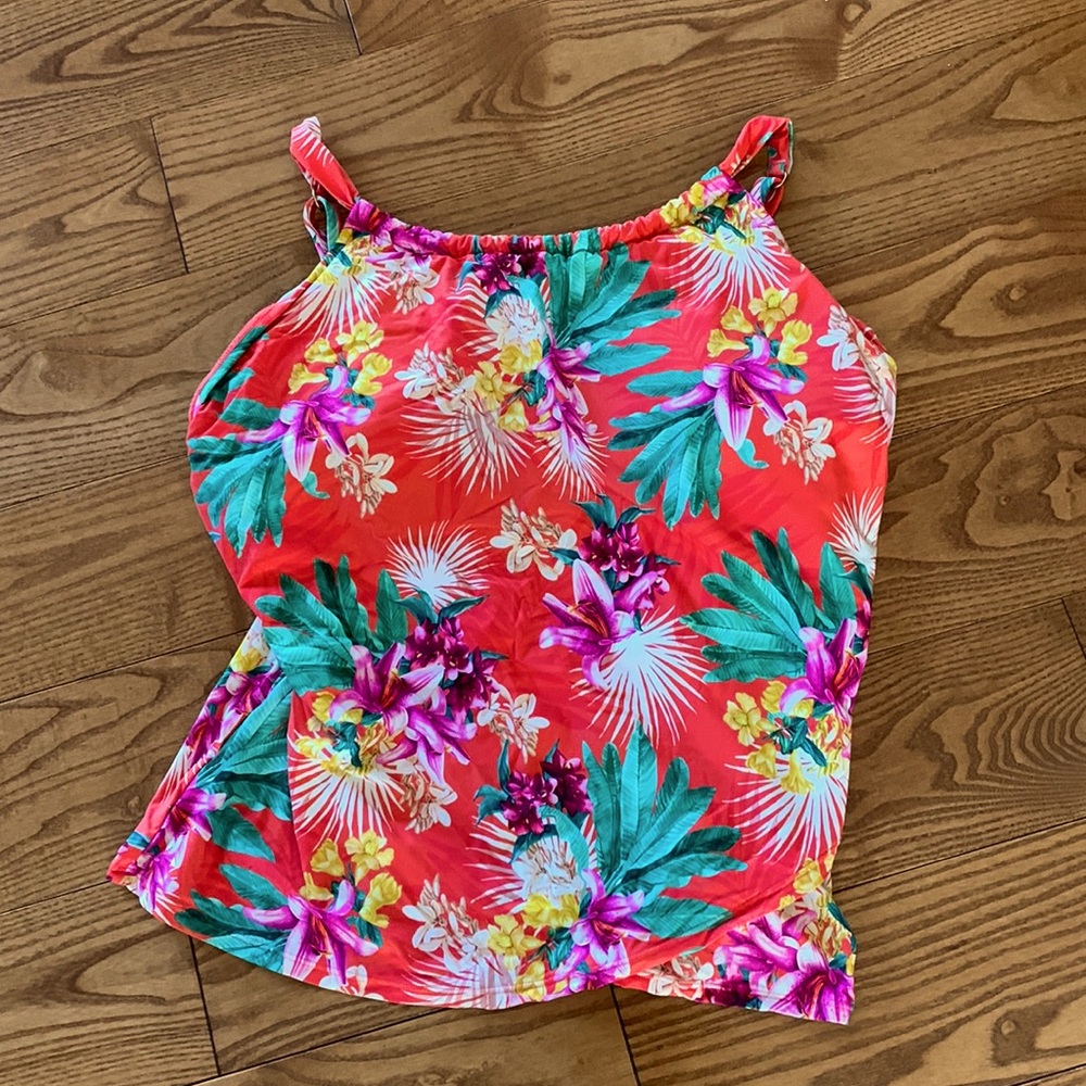 Like new Jantzen swim top size 18